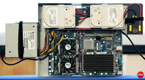 揭秘谷歌服务器设计：用电池做备用电源(组图)